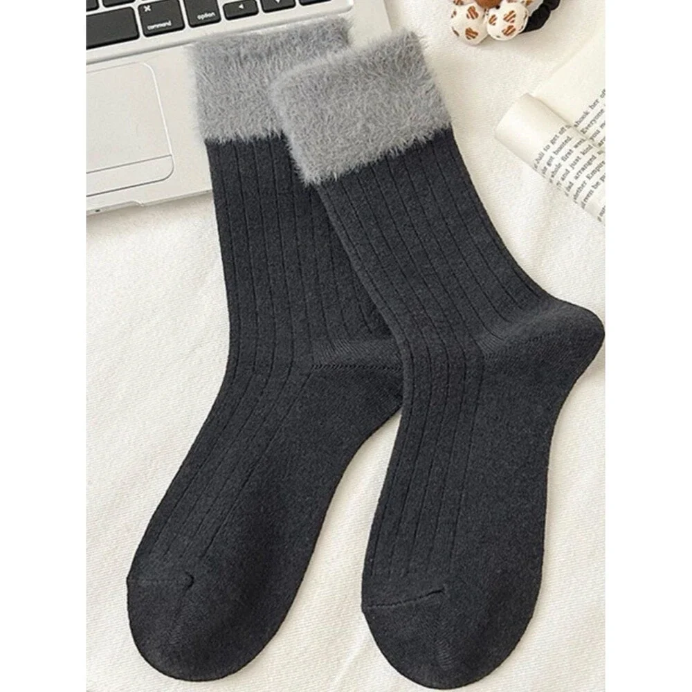 NWT Fuzzy Faux Fur Cuff Ribbed Crew Socks Multipack (5 Pairs)